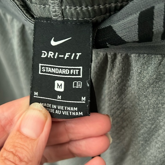 Nike Dri-Fit Men’s gray athletic shorts size M - Picture 4 of 6
